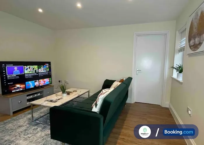 Modern 1 Bedroom Flat With Free Parking