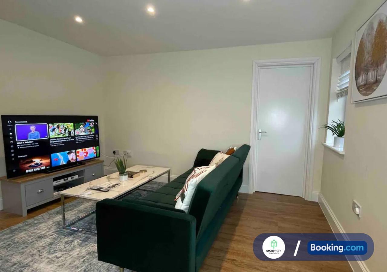 Modern 1 Bedroom Flat With Free Parking *