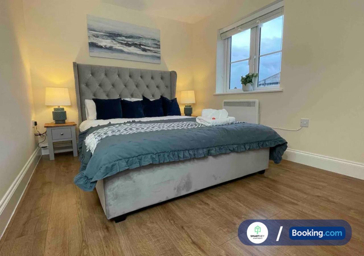 Modern 1 Bedroom Flat With Free Parking Woking